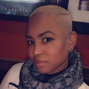 Meet your Posher, Demetria